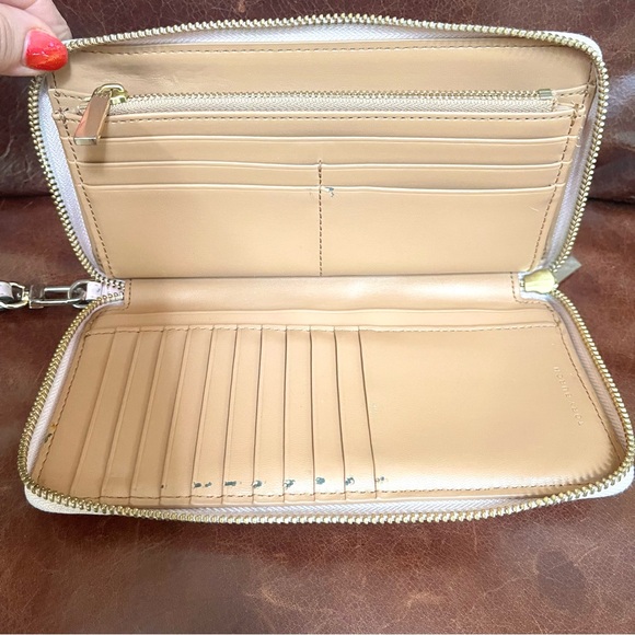 Tory Burch Continental Wallet In Pale Pink Color - Picture 3 of 16